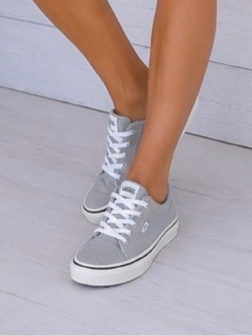 Vans Youth Low Top Sneakers in Light Gray